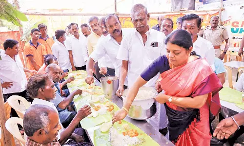 தூத்துக்குடி போத்தி விநாயகர் கோவிலில் அன்னதானம் - அமைச்சர் கீதாஜீவன் தொடங்கி வைத்தார்