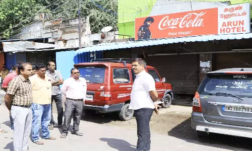 சுவர் இடிந்து 2 பேர் பலியான ஓட்டலில் கலெக்டர் ஆய்வு