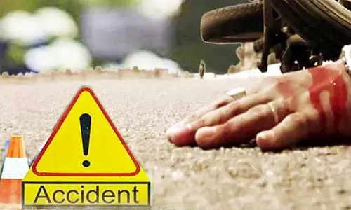 மரத்தில் பைக் மோதி தொழிலாளி சாவு