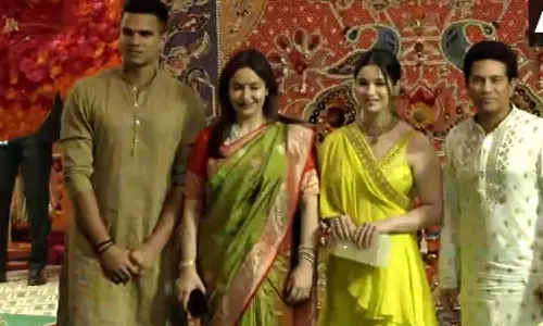 விநாயகர் சதுர்த்தி கொண்டாட்டம் - முகேஷ் அம்பானி இல்லத்தில் பங்கேற்ற பிரபலங்கள்