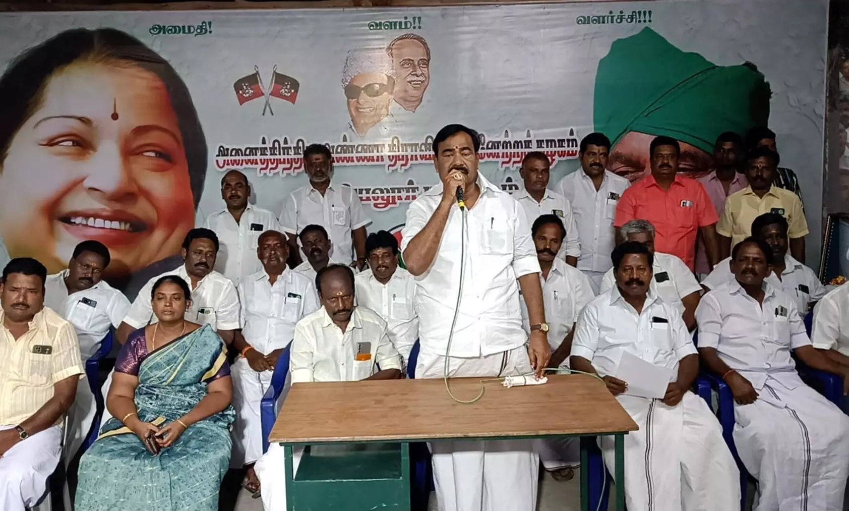 அ.தி.மு.க. நிர்வாகிகள் ஆலோசனை கூட்டம் அ.தி.மு.க. நிர்வாகிகள் ஆலோசனை கூட்டம்