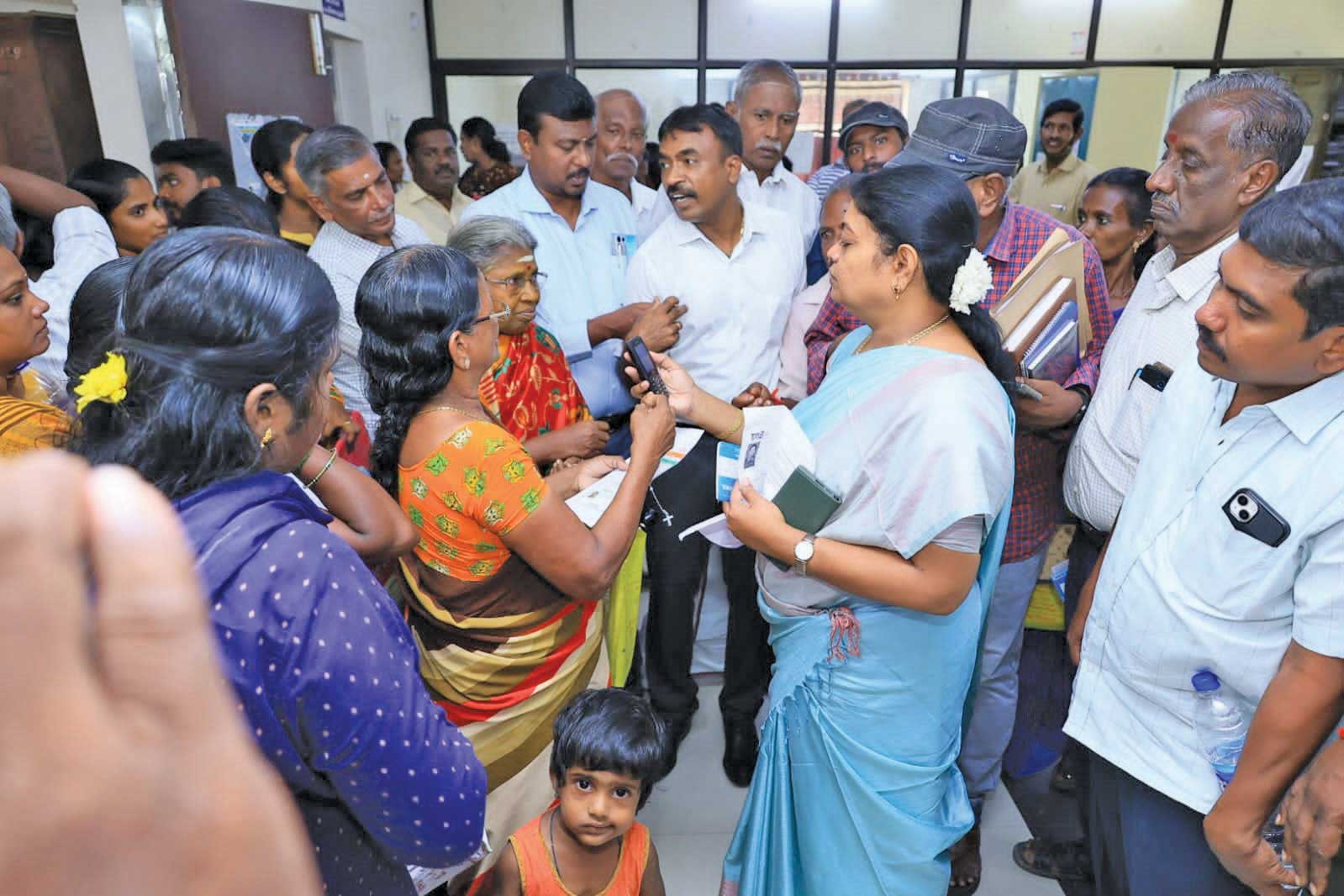 தூத்துக்குடியில் மகளிர் உரிமை திட்ட  உதவி மையத்தில் அமைச்சர் கீதாஜீவன் ஆய்வு