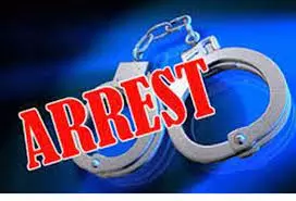 தொழிலாளியை பீர்பாட்டிலால் தாக்கிய 3 பேர் கைது தொழிலாளியை பீர்பாட்டிலால் தாக்கிய 3 பேர் கைது