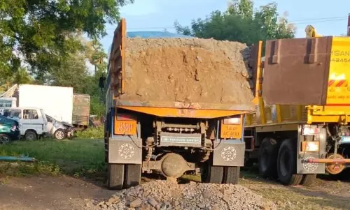 அனுமதியின்றி கிராவல் மண் கடத்தல்