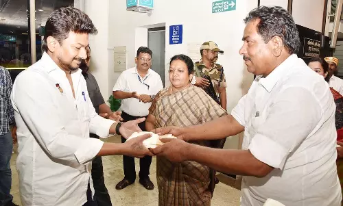 தி.மு.க. முன்னோடிகளுக்கு பொற்கிழி