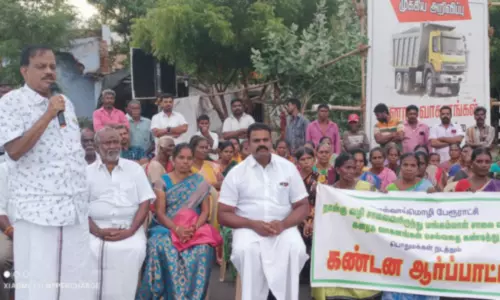 ஆரல்வாய்மொழியில் பொதுமக்களுக்கு இடையூறாக டாரஸ் லாரிகள் செல்வதை கண்டித்து ஆர்ப்பாட்டம்