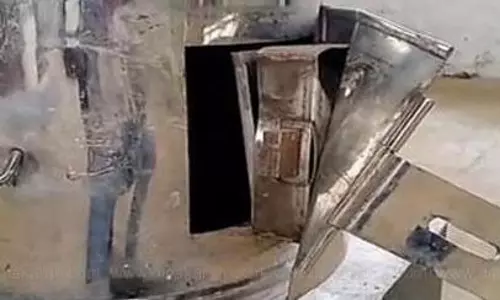 கோவில் உண்டியலை உடைத்து பணத்தை திருடிய சிறுவன்