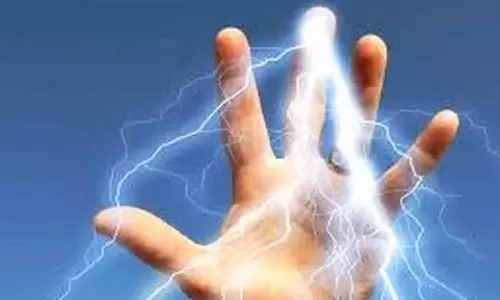 மின்சாரம் தாக்கி கல்லூரி மாணவர் பலி