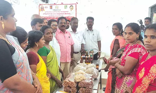 வேதாரண்யத்தில், மகளிர் சுய உதவிக்குழு கூட்டம்