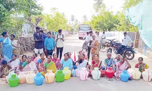 குடிநீர் கேட்டு பொதுமக்கள் சாலை மறியல்