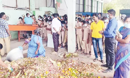 அரசு பள்ளி மாணவர்களுக்கு விழிப்புணர்வு நிகழ்ச்சி