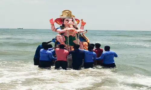 கடலூர் மாவட்டத்தில்  கடற்கரை, நீர் நிலைகளில் விநாயகர் சிலை கரைப்பு: 2 ஆயிரம் போலீசார் பாதுகாப்பு பணி