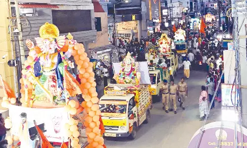 கும்பகோணத்தில், விநாயகர் சிலைகள் காவிரி ஆற்றில் கரைப்பு