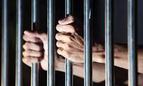 நண்பரை பாட்டிலால் குத்திய வாலிபர் சிறையில் அடைப்பு