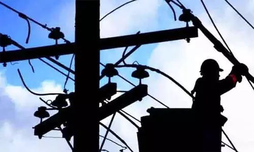 கழிவுநீரை சுத்திகரிப்பு செய்யாமல் வெளியேற்றிய 4 தொழிற்சாலைகளின் மின் இணைப்பு துண்டிப்பு