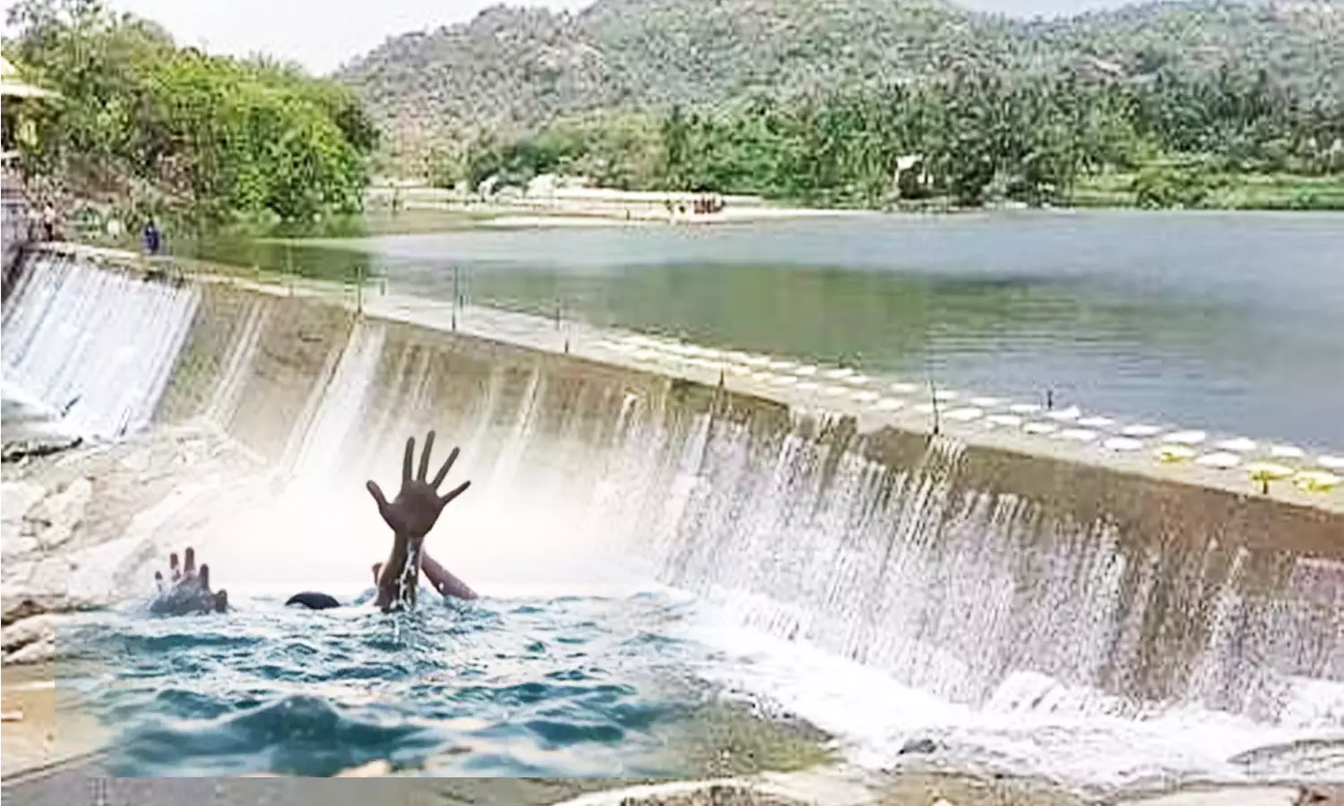 விநாயகர் சிலை கரைத்த 2 வாலிபர்கள் மூழ்கி பலி