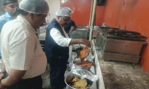 குமரி மாவட்டத்தில் உள்ள ஓட்டல்களில் உணவு பாதுகாப்பு துறை அதிகாரிகள் 2-வது நாளாக சோதனை