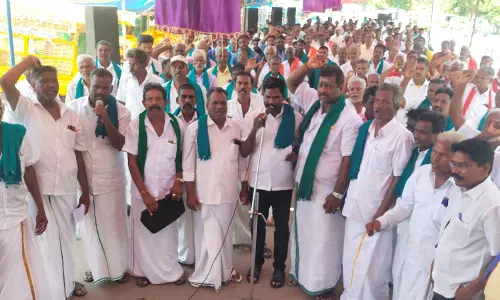அரியலூரில் விவசாயிகள் போராட்டம்