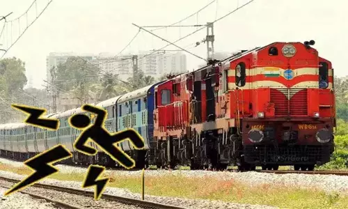 திண்டுக்கல்லில் ரெயில் மோதியதில் தொழிலாளி கால்கள் துண்டானது