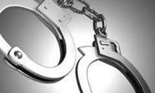 சங்கிலி பறித்த தம்பதி கைது