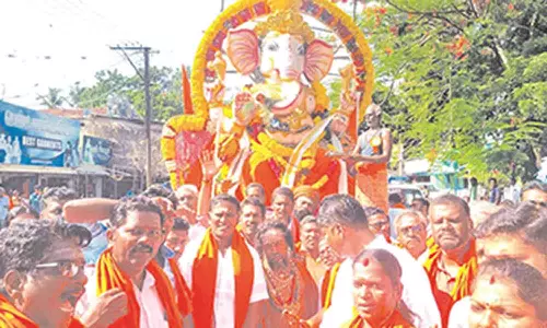 விநாயகர் சிலைகள் கடலில் கரைப்பு