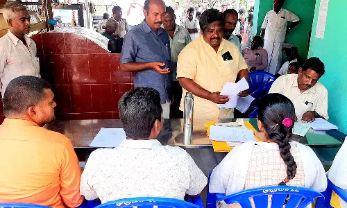 பொதுமக்கள் எதிர்ப்பால் முடிதிருத்தும் குத்தகை ஏலம் தள்ளிவைப்பு
