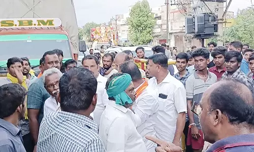 அனுமதியின்றி எடுத்து செல்லப்பட்ட விநாயகர் சிலை தடுத்து நிறுத்தம்