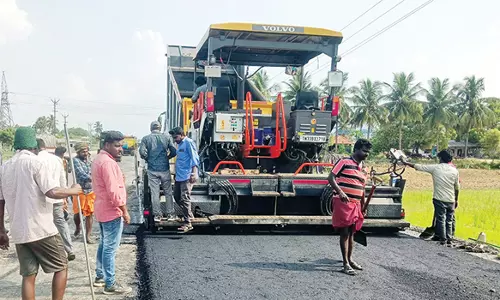 சங்ககிரி-–திருச்செங்கோடு இடையே 4 வழிச்சாலை விரிவாக்க பணி தீவிரம்