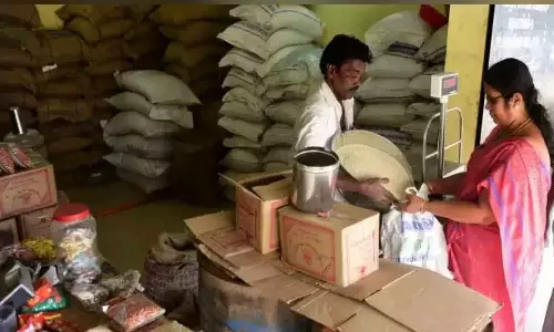 பல்லடம் ரேஷன் கடைகளில் சுகாதார வளாக வசதி செய்து தர வேண்டும் - ஊழியர்கள் கோரிக்கை