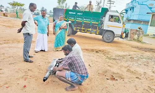 அதிராம்பட்டினத்தில் கொசு மருந்து அடிக்கும் பணி