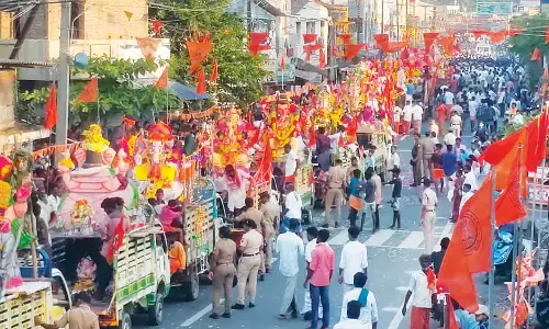 அதிராம்பட்டினத்தில் விநாயகர் ஊர்வலம்