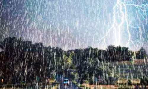 இடி, மின்னலுடன் பலத்த மழை