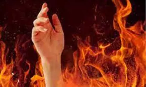 மனைவி பிரிந்து சென்றதால் தொழிலாளி தீக்குளித்து தற்கொலை