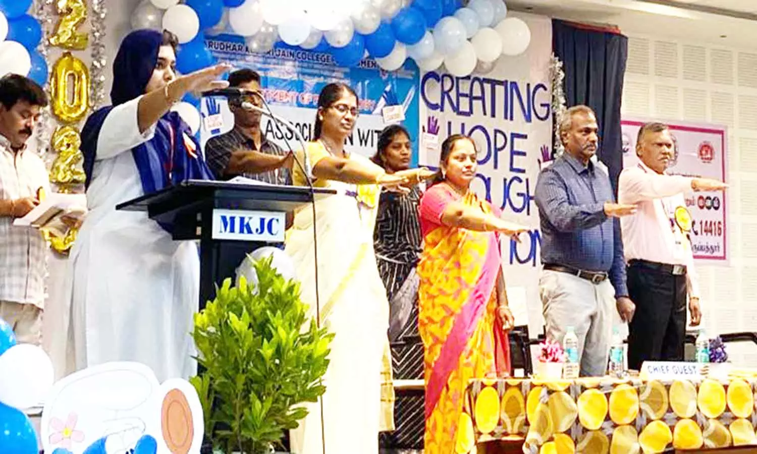 காதலிப்பது மகிழ்ச்சியாக இருக்கும் பின்பு ஏன் செய்தோம் என வருத்தமளிக்கும்