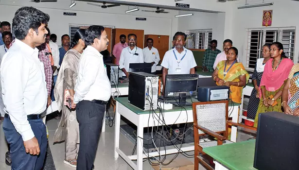 சங்ககிரி தாலுகா அலுவலகத்தில் மாவட்ட கண்காணிப்பு அலுவலர் ஆய்வு சங்ககிரி தாலுகா அலுவலகத்தில் மாவட்ட கண்காணிப்பு அலுவலர் ஆய்வு