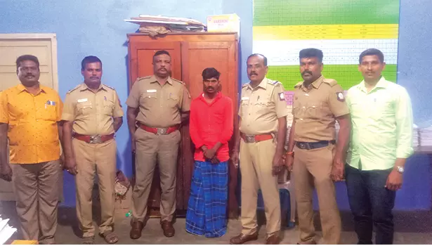 ஜோதிடம் பார்ப்பதாக நகை, பணத்தை திருடிய வாலிபர் கைது ஜோதிடம் பார்ப்பதாக நகை, பணத்தை திருடிய வாலிபர் கைது