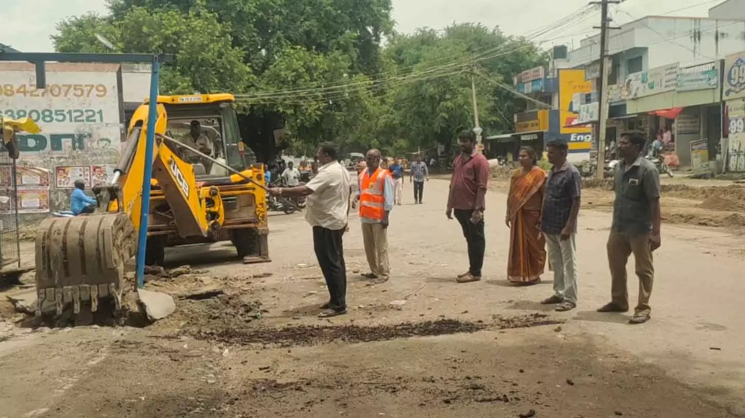 காரிமங்கலம் பகுதியில் ஆக்கிரமிப்புகள் அகற்றும் பணி தொடக்கம் காரிமங்கலம் பகுதியில் ஆக்கிரமிப்புகள் அகற்றும் பணி தொடக்கம்
