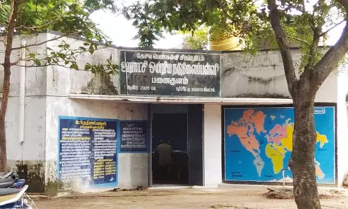 பள்ளி தண்ணீர் தொட்டியில் மனித கழிவு கலக்கப்பட்டதா?: அதிகாரிகள் ஆய்வு