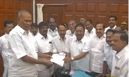 எதிர்க்கட்சி துணைத் தலைவரை மாற்ற வேண்டும்: சபாநாயகரிடம் அதிமுக எம்.எல்.ஏ.-க்கள் வலியுறுத்தல்