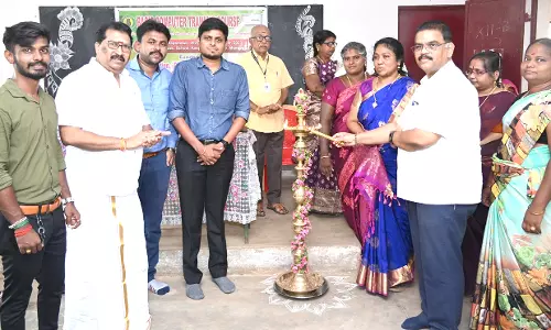 பள்ளி மாணவர்களுக்கு இலவச கணினி பயிற்சி