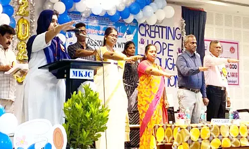 காதலிப்பது மகிழ்ச்சியாக இருக்கும் பின்பு ஏன் செய்தோம் என வருத்தமளிக்கும்