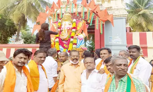 திருப்பத்தூர், ஆம்பூரில் விநாயகர் சிலைகள் ஊர்வலம்