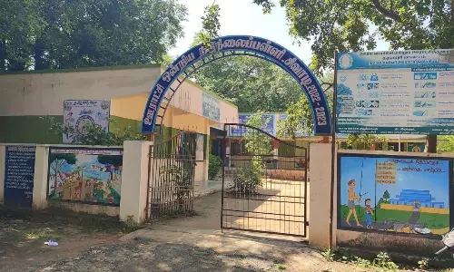 சிவாடி அரசு பள்ளியில்  மாணவியை கடுமையாக தாக்கிய ஆசிரியர்