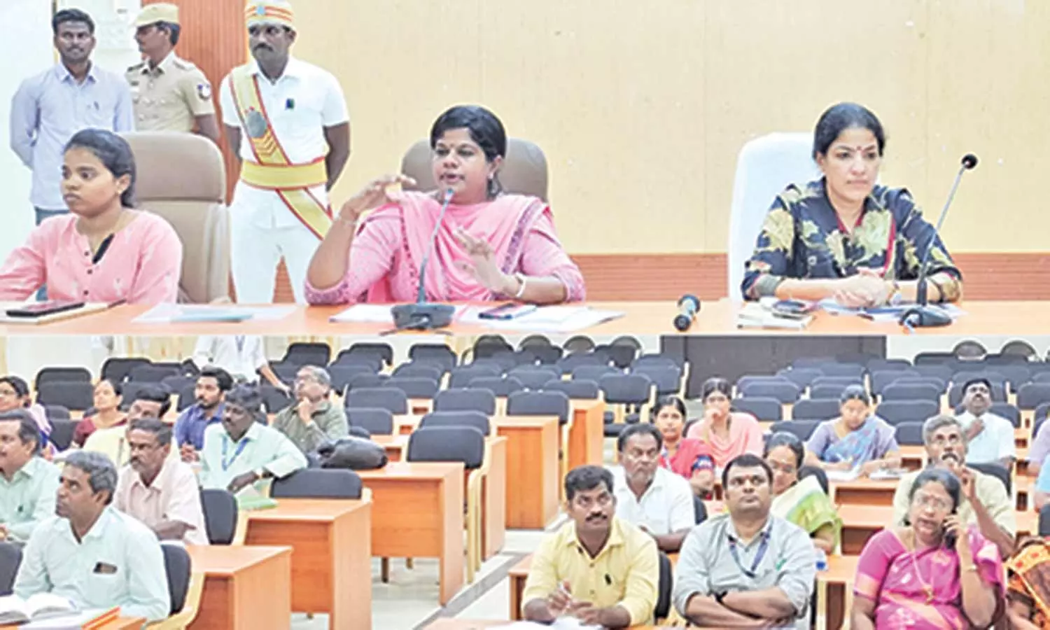 காஞ்சிபுரம் மாவட்டத்தில் டெங்கு காய்ச்சல் தடுப்பு பணிகளை துரிதப்படுத்த வேண்டும்- அதிகாரிகளுக்கு கலெக்டர் உத்தரவு காஞ்சிபுரம் மாவட்டத்தில் டெங்கு காய்ச்சல் தடுப்பு பணிகளை துரிதப்படுத்த வேண்டும்- அதிகாரிகளுக்கு கலெக்டர் உத்தரவு