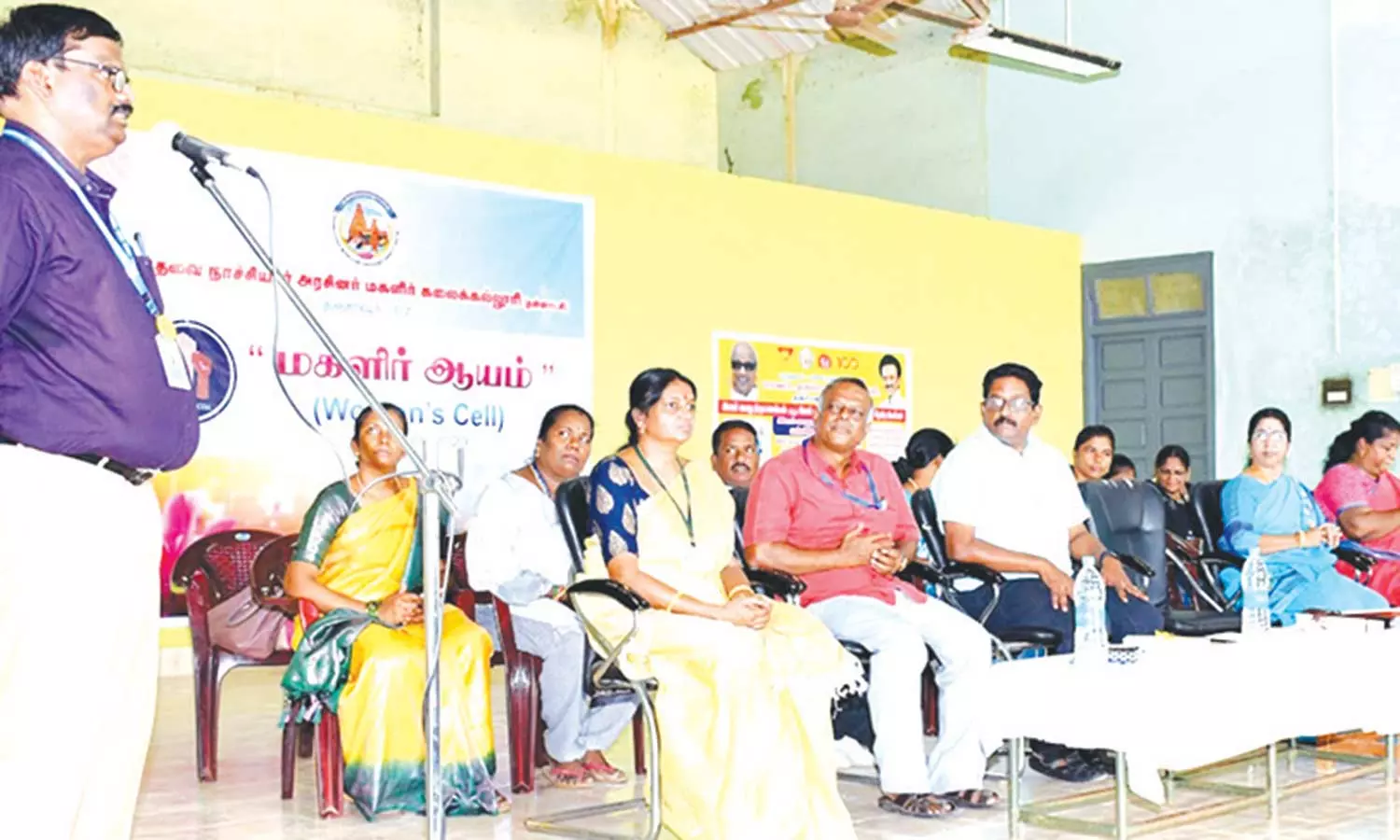 அரசு கல்லூரியில் விழிப்புணர்வு கருத்தரங்கம்