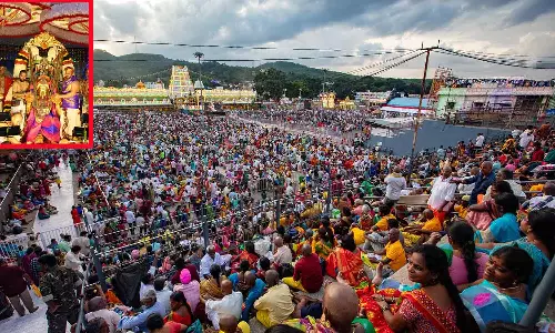 திருப்பதியில் இன்று தங்க தேரோட்டம்: பக்தர்கள் கூட்டம் அலைமோதுகிறது