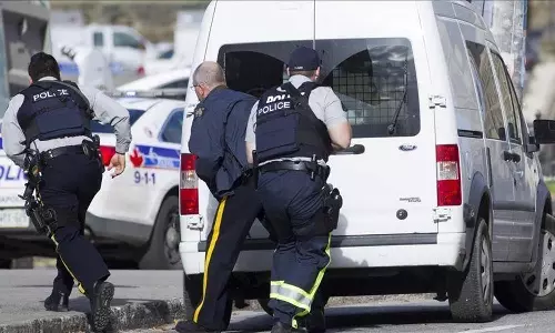 கனடாவில் போலீஸ் அதிகாரி சுட்டுக்கொலை