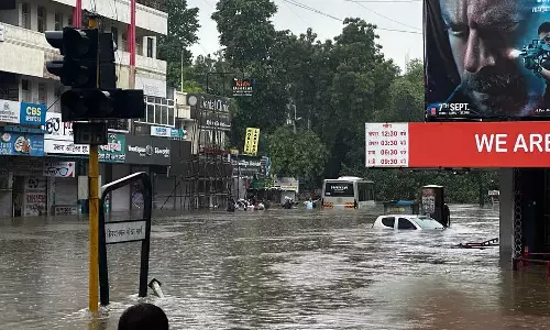 நாக்பூர் வெள்ளத்தில் மிதக்கிறது: குடியிருப்புகளுக்குள் புகுந்த தண்ணீர்
