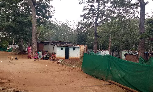 ஆண்டிபட்டி அருகே 40 ஆண்டுகளுக்கு மேல் மின்வசதி இல்லாமல் தவிக்கும் கிராமம்