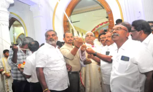 மேலராமன்புதூர் பரிசுத்த திருக்குடும்ப ஆலய திருவிழா கொடியேற்றத்துடன் தொடங்கியது